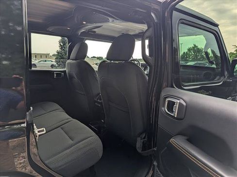 Used 2025 Jeep Wrangler Unlimited Sahara AWD/4WD image 14
