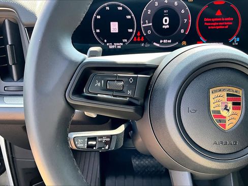 Used 2025 Porsche Cayenne AWD/4WD image 24
