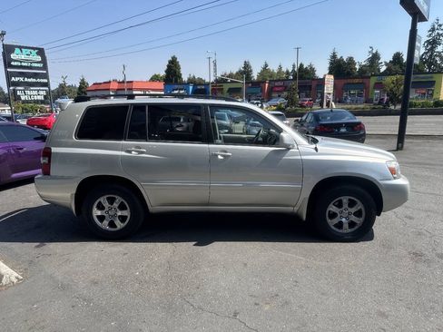 Used 2007 Toyota Highlander 4WD V6 w/ 3rd Row image 9