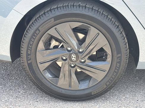 Used 2022 Hyundai Elantra SEL FWD image 43