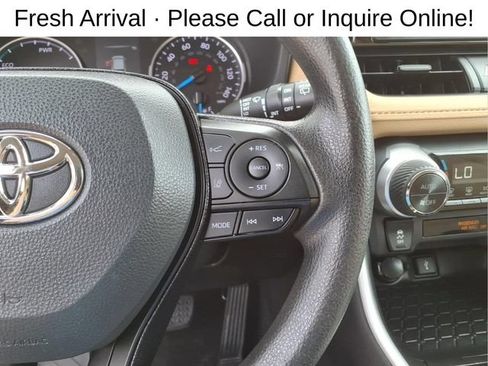 Used 2021 Toyota RAV4 XLE AWD/4WD image 17