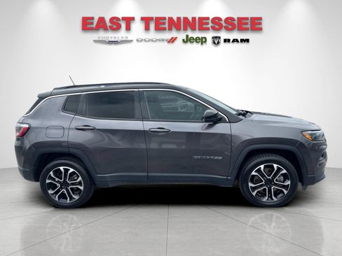 Used 2024 Jeep Compass Limited AWD/4WD image 2