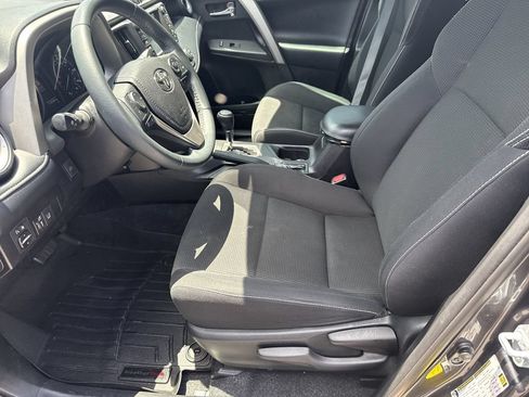 Used 2017 Toyota RAV4 XLE FWD image 9