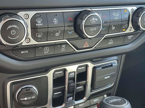 Used 2024 Jeep Gladiator Mojave w/ Convenience Group AWD/4WD image 29