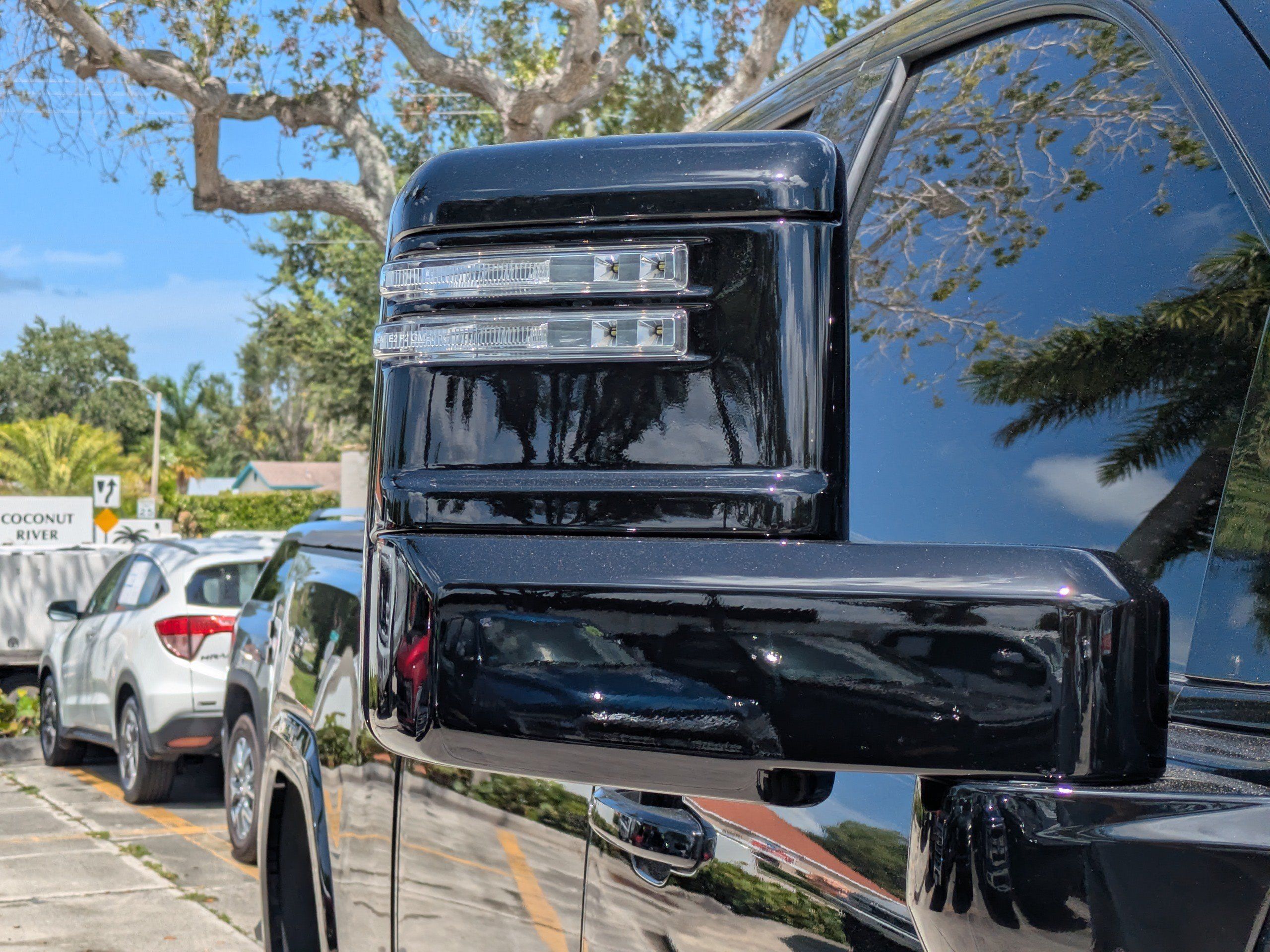 Used 2024 GMC Sierra 2500 AT4 w/ AT4 Premium Plus Package AWD/4WD image 10