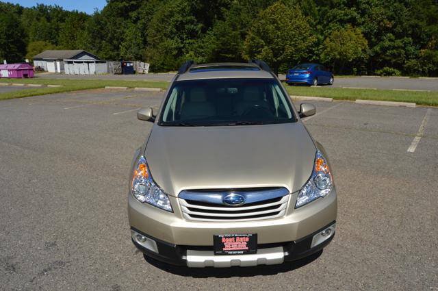 Used 2010 Subaru Outback 2.5i Limited AWD/4WD image 9