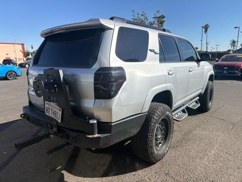 Used 2020 Toyota 4Runner TRD Off-Road Premium AWD/4WD image 4