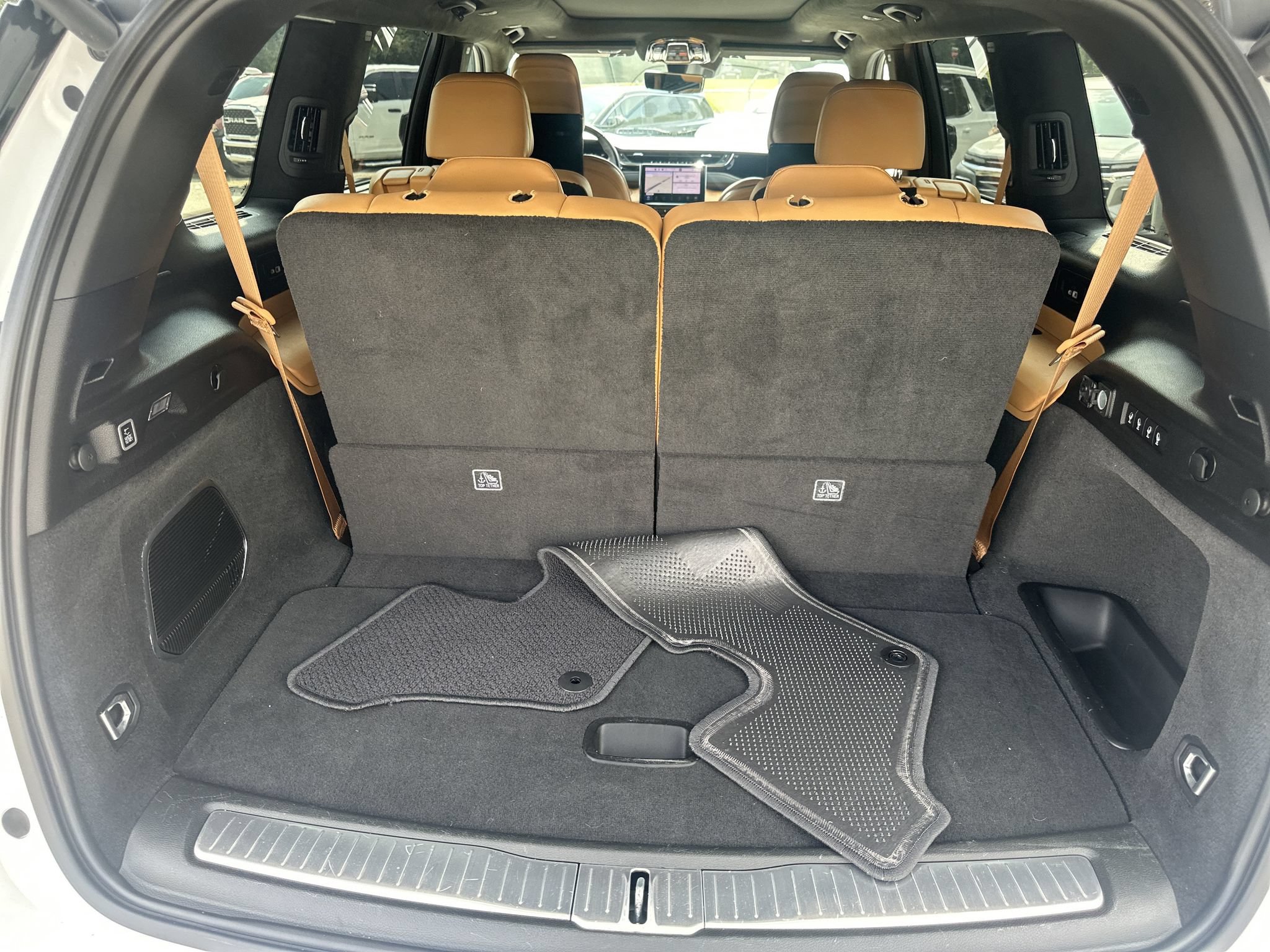 Used 2023 Jeep Grand Cherokee L Summit AWD/4WD image 18