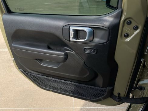 Used 2025 Jeep Wrangler Sport AWD/4WD image 27