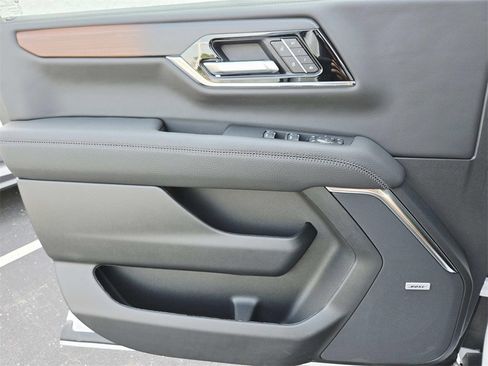 New 2025 GMC Yukon Denali w/ Denali Reserve Package image 33