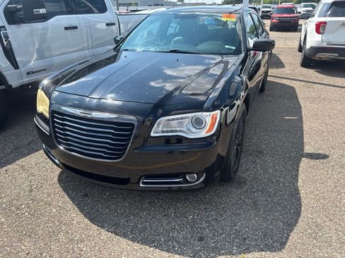 Used 2014 Chrysler 300 AWD w/ Driver Convenience Group image 1