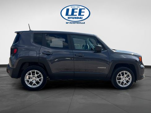 Used 2023 Jeep Renegade Latitude AWD/4WD image 2