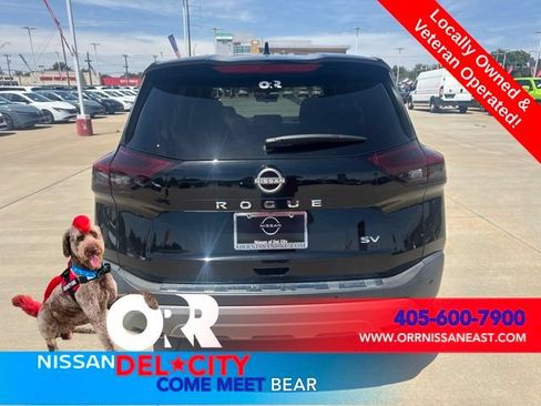 Used 2023 Nissan Rogue SV FWD image 4