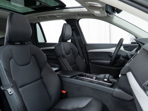 Used 2023 Volvo XC90 B5 Core w/ Protection Package Premier image 22