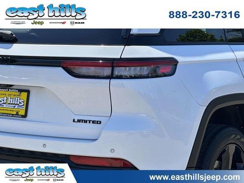 Certified 2023 Jeep Grand Cherokee Limited w/ Black Appearance Package AWD/4WD image 11