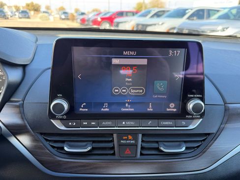 Used 2024 Nissan Altima 2.5 SV image 22