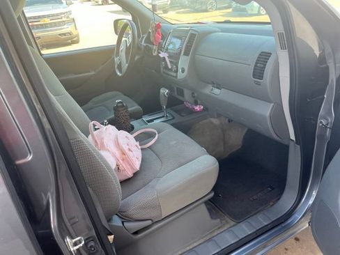 Used 2018 Nissan Frontier SV RWD image 9