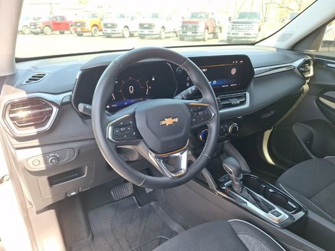 Used 2024 Chevrolet TrailBlazer LT w/ LT Cold Weather Package image 7