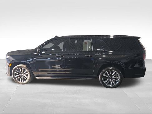 Used 2022 Cadillac Escalade ESV Sport AWD/4WD image 2