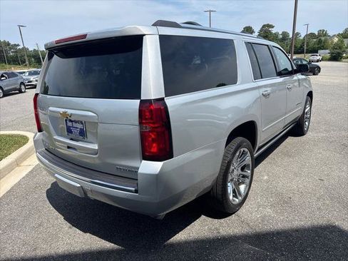 Used 2020 Chevrolet Suburban Premier w/ Premier Plus Edition AWD/4WD image 4