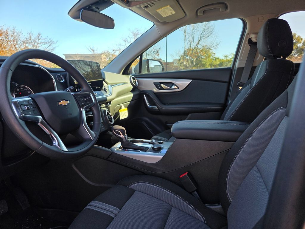 New 2025 Chevrolet Blazer LT w/ LPO, Floor Liner Package FWD image 9