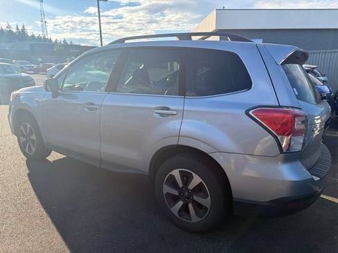 Used 2017 Subaru Forester 2.5i Limited AWD/4WD image 5