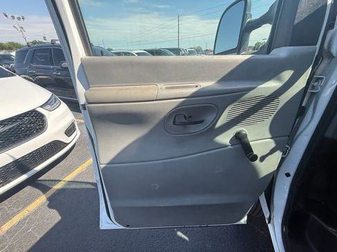 Used 2006 Ford E-350 and Econoline 350 Super Duty RWD image 10