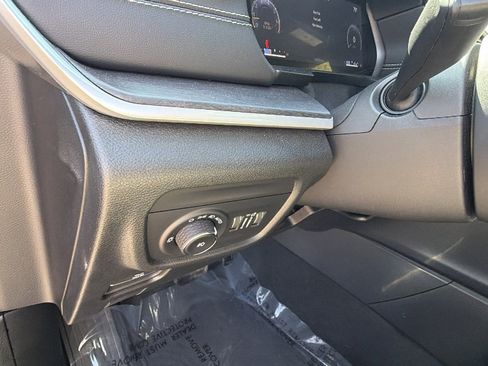 Used 2024 Jeep Grand Cherokee L Limited w/ Black Appearance Package image 27