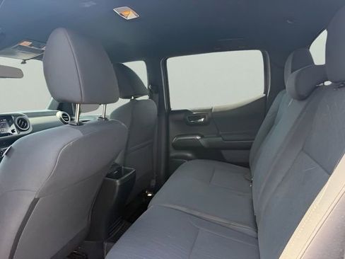 Used 2017 Toyota Tacoma TRD Sport w/ Tow Package AWD/4WD image 9