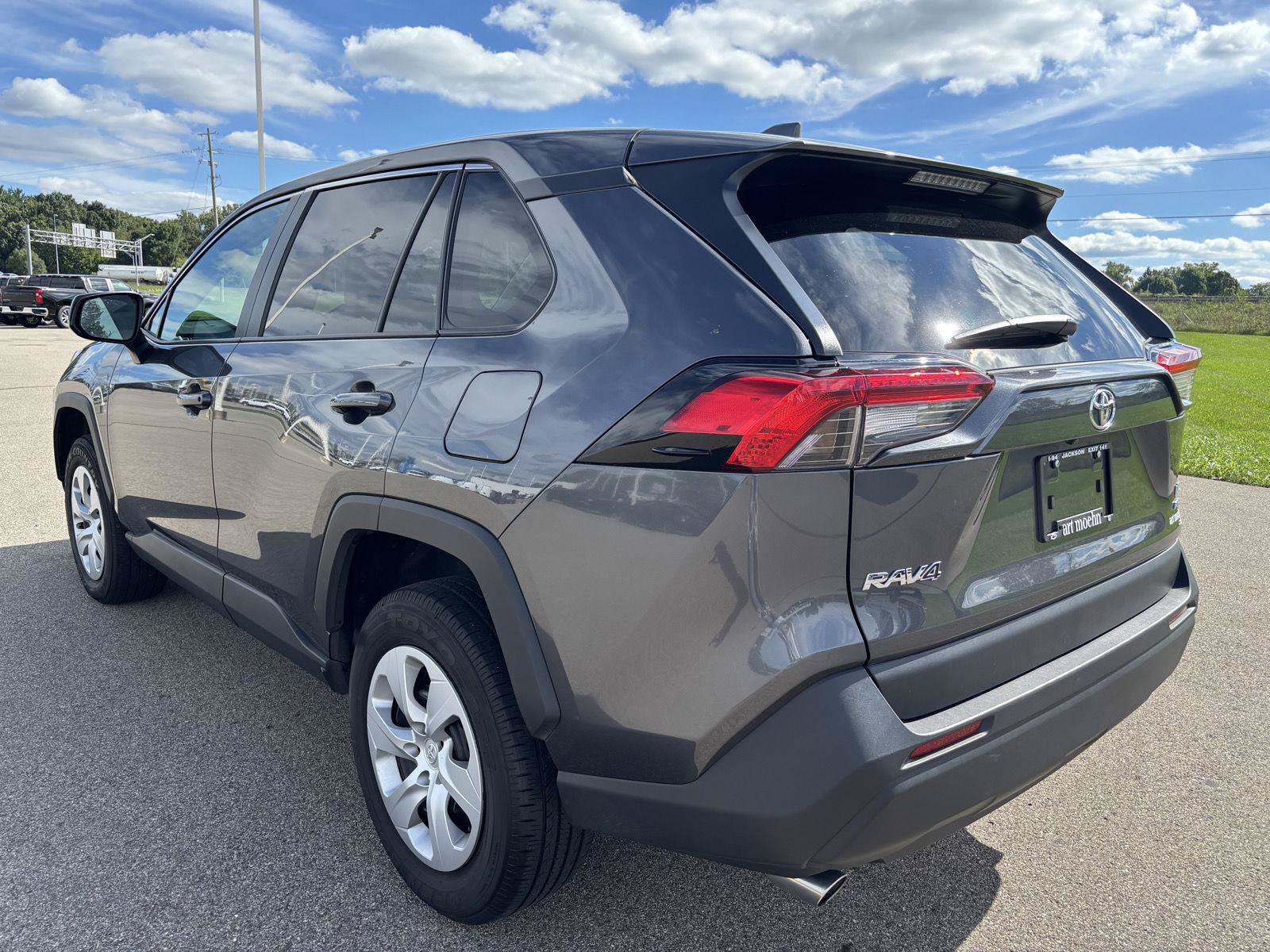 Used 2025 Toyota RAV4 LE AWD/4WD image 3