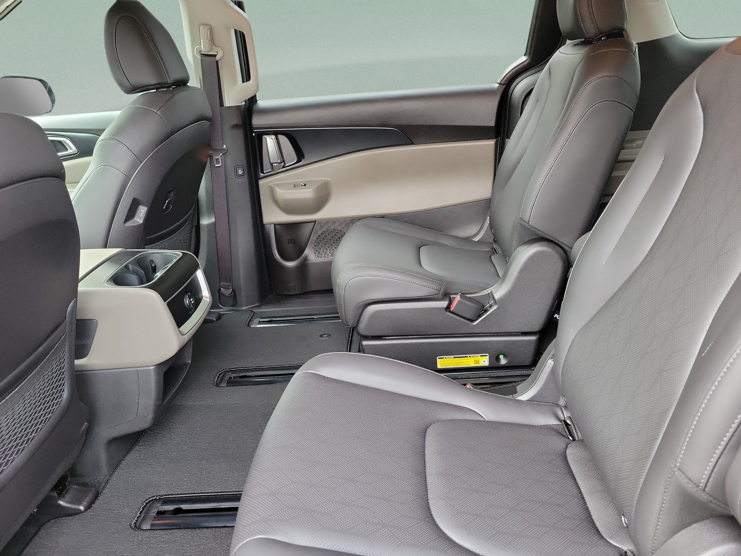 Certified 2026 Kia Carnival FWD image 7