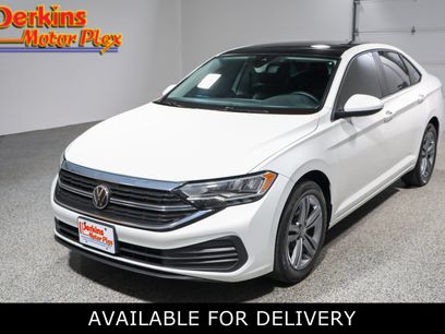 Used 2023 Volkswagen Jetta SE w/ Panoramic Sunroof Package