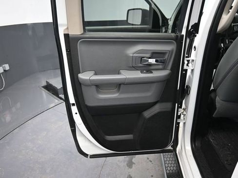 Used 2019 RAM 1500 Classic SLT image 11