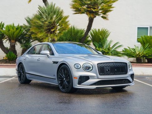 Used 2025 Bentley Flying Spur Plug-In Hybrid AWD/4WD image 33