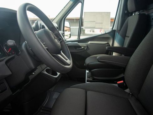 Used 2024 Mercedes-Benz Sprinter 3500 image 33