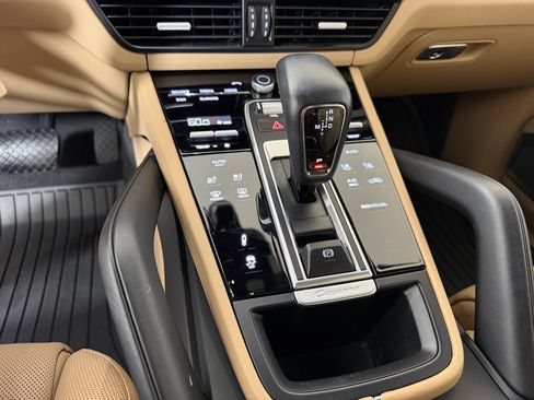 Used 2023 Porsche Cayenne AWD/4WD image 19