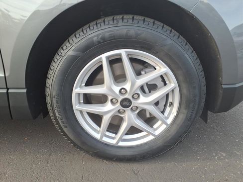 Certified 2023 Ford Edge SE image 9