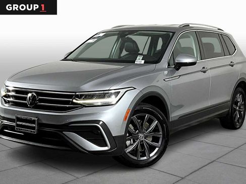 Used 2022 Volkswagen Tiguan SE image 1