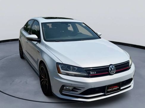 Used 2017 Volkswagen Jetta GLI FWD image 3