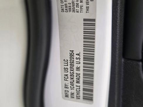 Certified 2024 Jeep Grand Cherokee L Limited AWD/4WD image 33