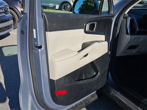Certified 2025 Kia Sorento S image 17