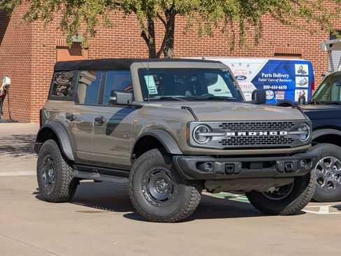 New 2025 Ford Bronco Badlands image 2