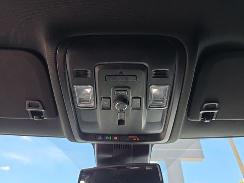 Used 2024 Chevrolet Tahoe Premier AWD/4WD image 25