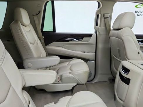 Used 2015 Cadillac Escalade Luxury RWD image 24