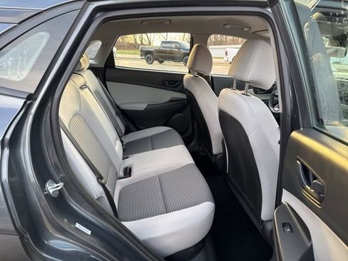 Used 2022 Hyundai Kona SE image 12
