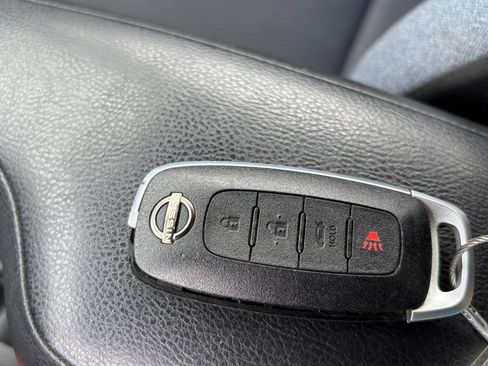 Used 2025 Nissan Versa SV FWD image 21