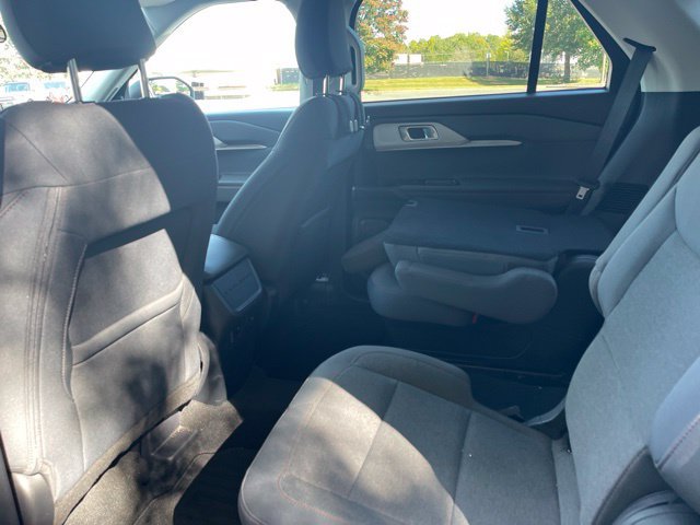 Used 2025 Ford Explorer Active RWD image 9