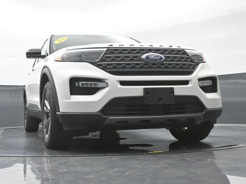 Used 2023 Ford Explorer XLT w/ Equipment Group 202A AWD/4WD image 43