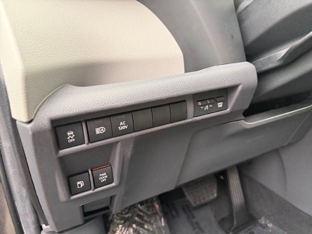 Used 2024 Toyota Sienna XLE w/ XLE Plus Package AWD/4WD image 19