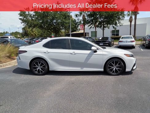 Used 2024 Toyota Camry SE FWD image 4